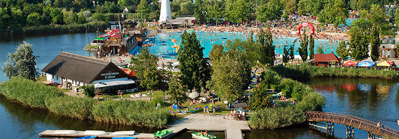 Hajdúszoboszló Aquapark and thermal resort has several different children's pools, 15 different water slides and 13 thematic pools.