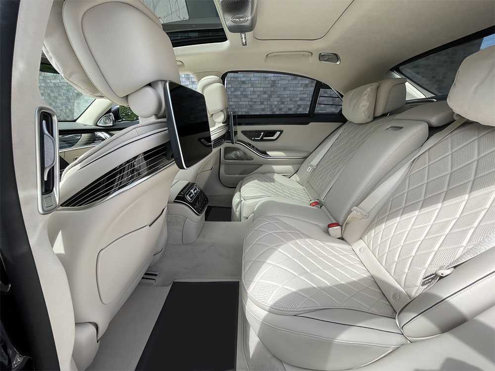 Luxury Cars: Perfect for those who wish to travel in style, offering enhanced comfort, premium amenities, and a touch of sophistication.