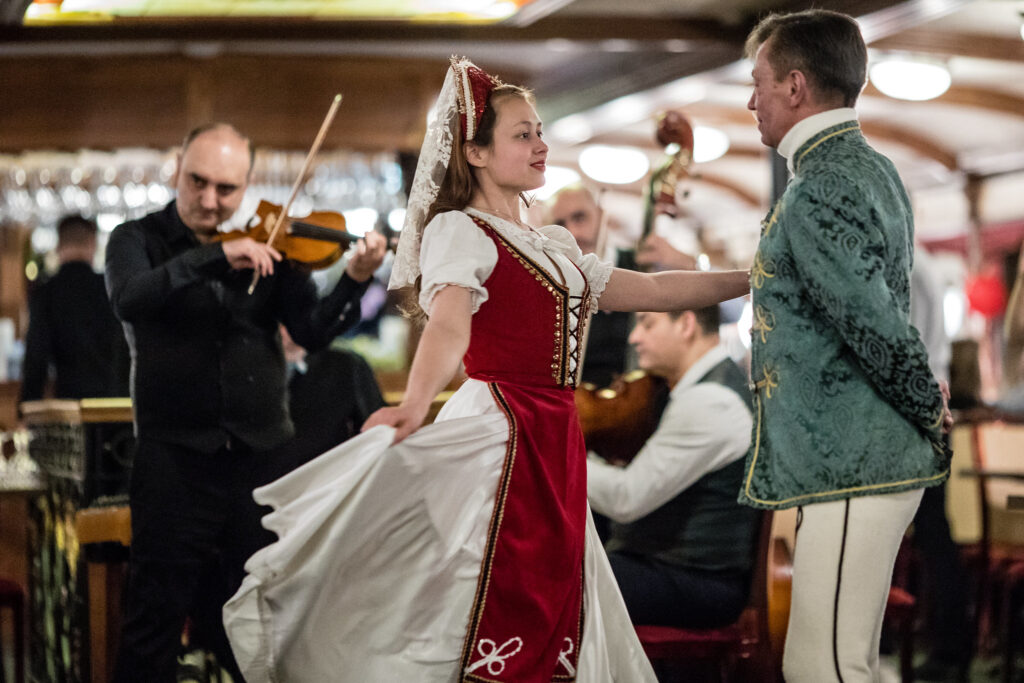 Live Music – performed by musicians of the world-famous Rajkó Orchestra. Dinner Cruise with Live Music and Folklore Show
