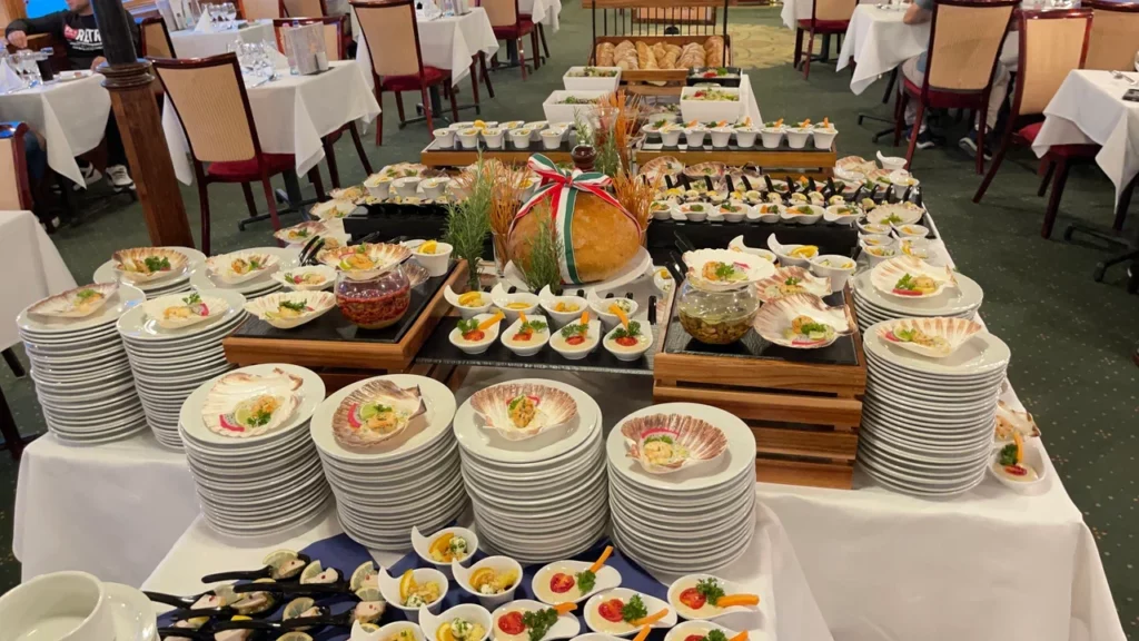 Dinner and Cruise on Danube with Folklore Show in Budapest. Dinner Menu (buffet style)