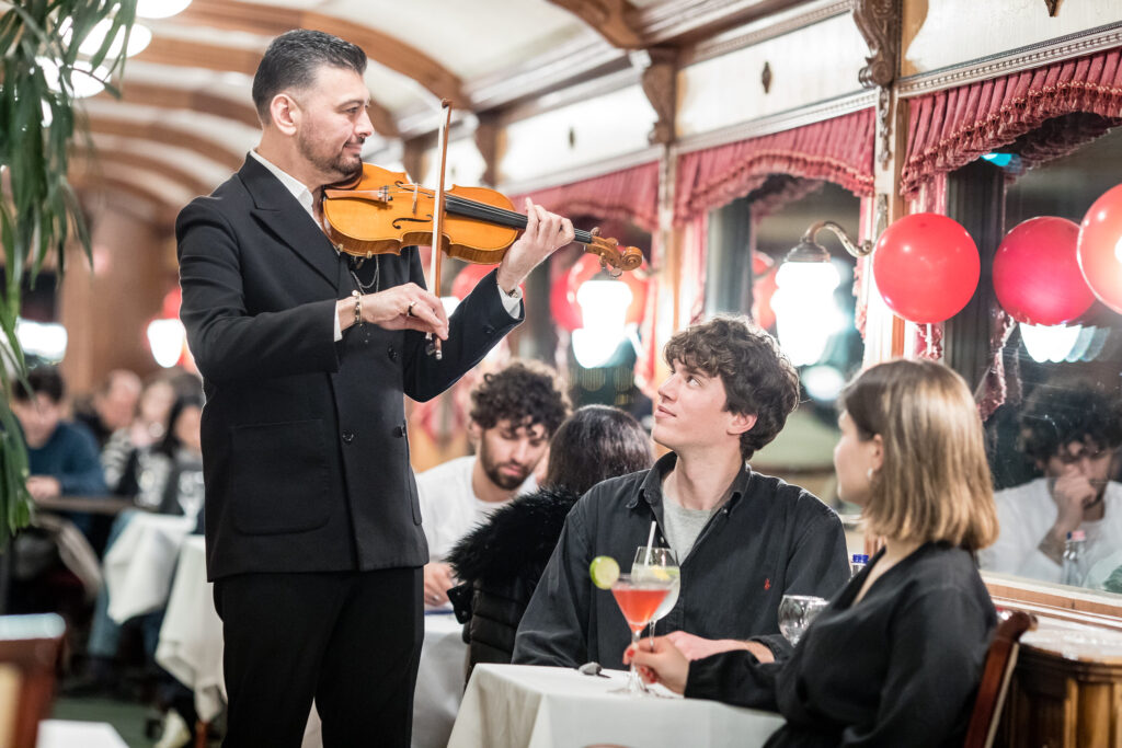 Live Music – performed by musicians of the world-famous Rajkó Orchestra. Dinner Cruise with Live Music and Folklore Show