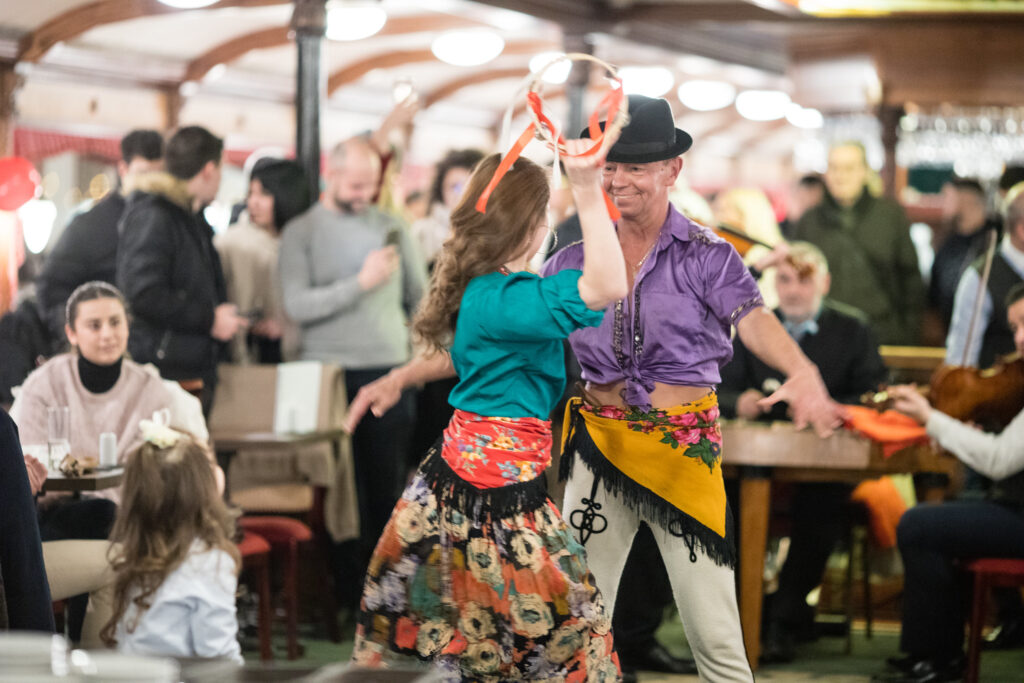 Live Music – performed by musicians of the world-famous Rajkó Orchestra. Dinner Cruise with Live Music and Folklore Show